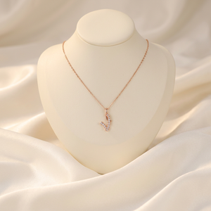 Collar minimalista con colgante de letra del alfabeto K N R T V en oro rosa de 18 quilates con diamantes naturales de la colección Modern Line Initial para mujer. - Product Image 3