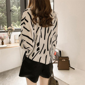 Nuova Moda Primaverile: Camicetta Larga con Stampa Graffiti per Donne, <span class=keywords><strong>Cardigan</strong></span> a Maniche Lunghe con Bottoni e Colletto, Abbigliamento Casual - Product Image 3