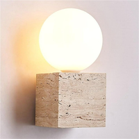 Applique murale cube en travertin avec globe en verre pour décor intérieur d'hôtel de couloir de chambre à coucher