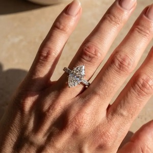 Bague de fiançailles élégante en moissanite 925 de 4,5 carats, coupe marquise, RingLuxe Travel Ring, argent sterling plaqué or - Product Image 1