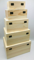 Boîte à bijoux en bois de pin faite à la main avec couvercle à charnières, boîte cadeau non peinte pour le rangement d'outils, de jouets, art populaire européen, thème de l'amour poli