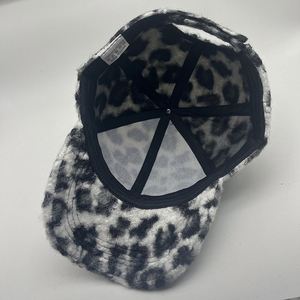 Casquette de baseball 6 panneaux en tartan écossais britannique, visière incurvée, en polaire Sherpa épaisse et chaude, en tweed épais 100% polyester, collection Hiver 2025 - Product Image 4