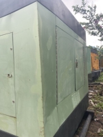 Compresseur d'air Sullair1400SRH d'occasion, alimenté par un moteur CAT ; puissance de 522 kW, pression nominale de 30 bars, débit d'air de 38,2 m³/min. ABT399