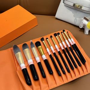 Nuevo Set de 12 Brochas de Lujo con Estuche de Viaje, Brochas Suaves para Rubor, Cejas, Contorno, Labios, Rostro y Corrector, Personalización de Marca Privada - Product Image 6