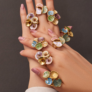 CAIOOCHE Nouvelle <span class=keywords><strong>Bague</strong></span> Femme en Acier Inoxydable Motif Feuille Géométrique Colorée Effet Goutte d'Huile, Bijoux Anti-ternissement, Vente en Gros, Haute Qualité - Product Image 2
