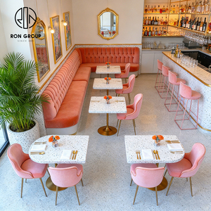 Meubles <span class=keywords><strong>de</strong></span> restaurant <span class=keywords><strong>de</strong></span> style Miami moderne, banquette capitonnée en velours rose et chaises rembourrées avec <span class=keywords><strong>table</strong></span> en terrazzo pour café - Product Image 5