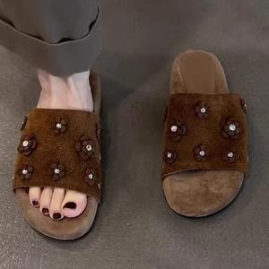 En stock – Sandales confortables pour femmes, style rétro chic, avec fleurs en strass et semelle en daim, effet nuage - Product Image 1