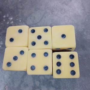 Dés de jeu de haute qualité faits à la main, écologiques, en os de buffle et en corne, design et taille personnalisables sur 4 côtés - Product Image 1