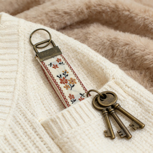 <span class=keywords><strong>Porte</strong></span>-clés <span class=keywords><strong>en</strong></span> tissu brodé floral durable, <span class=keywords><strong>porte</strong></span>-clés de voiture, <span class=keywords><strong>porte</strong></span>-clés <span class=keywords><strong>fait</strong></span> <span class=keywords><strong>main</strong></span>, cadeau d'anniversaire pour femme - Product Image 4