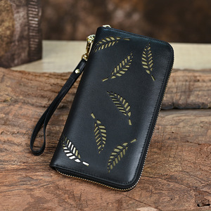 Portefeuille long en cuir véritable Ando pour femme, motif feuille dorée/argentée découpée, porte-cartes et billets fin - Product Image 2