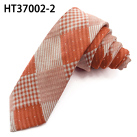 Cravate pour homme en coton à grands carreaux et pois, orange clair, avec logo, pour le week-end, par Tie Maker