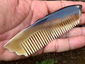 หวีผมทำจากเขาควายคุณภาพพรีเมียม ขัดเงาด้วยมือ ฟันหวีเรียบเนียน ลดการแตกหักของเส้นผม ช่วยให้ผมเงางามและสุขภาพหนังศีรษะดี - Product Image 5