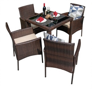 Juego de Mesa y 4 Sillas de Comedor para Exteriores, Modernas, Resistentes a la Intemperie, con Cojines de Poliéster para Muebles de Jardín, Precio al por Mayor - Product Image 1