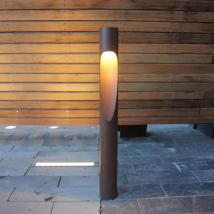 Postes de Lámparas para Exteriores con un Proceso de Galvanización que les Brinda un Brillo Duradero - Product Image 1