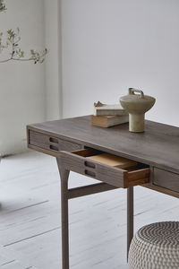 أثاث ريفي تراثي منزلي فرنسي وطاولة خشبية كلاسيكية مع درج للتخزين - Product Image 4