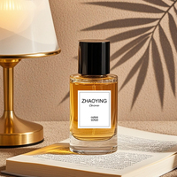 Bouteille de parfum en verre vide de luxe de 50ml avec bouchon de pompe et pulvérisateur à pompe La conception personnalisable unique comprend une boîte