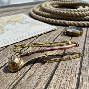 Sifflet de marin en laiton antique avec chaîne, objet de collection nautique, article de soins personnels - Product Image 3
