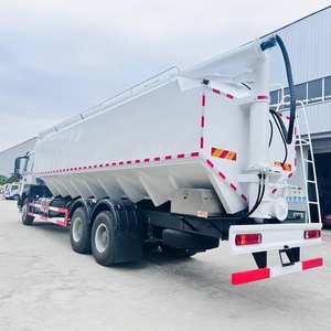 Camión Cisterna HOWO 8X4 de 25 Toneladas y 40 m³ de Gran Capacidad para Alimentación a Granel con Sistema de Descarga Rápida para Granjas Avícolas - Product Image 3