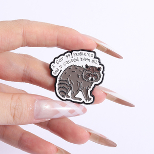 Broches en émail de raton laveur de dessin animé, j'ai 99 problèmes et j'ai causé tous ces problèmes, badges de vêtements, badges de revers, bijoux animaux, cadeaux en gros - Product Image 4