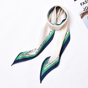 Écharpe en soie de style somptueux pour femmes avec motif de diamant de couleur contrastée - Product Image 1