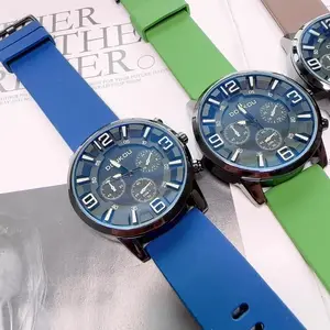 Reloj popular de cuarzo de tres ojos para transmisión en vivo, reloj deportivo de luz azul para hombre, de la marca, de la marca del año 2000