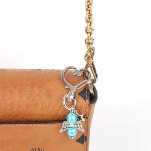 Portachiavi <span class=keywords><strong>con</strong></span> Fibbia a Forma di Ali d'Angelo, Ciondolo per Borse <span class=keywords><strong>con</strong></span> Perle, Piccolo Regalo Artigianale in Metallo per Donne, Accessori per Borse - Product Image 3