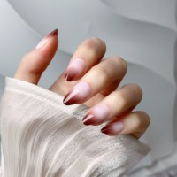 Faux ongles prêts à être expédiés en 2024, design de créateur, forme amande courte, ombré, à presser, couleur rouge, ABS, couverture complète, ongles artificiels