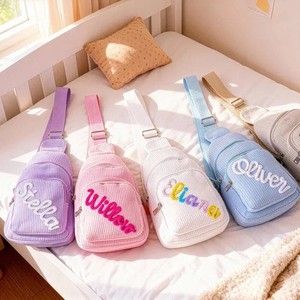 Sac fourre-tout bandoulière en velours côtelé, mini sac à main personnalisé avec nom tricoté et motif floral, sangle amovible, idéal pour les voyages et les vacances, cadeau - Product Image 1