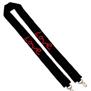 Sangle de sac en sangle noire avec perles de verre écologiques Ziyan Handicraft, inscription « Love » rouge et fermoirs en métal doré - Product Image 1