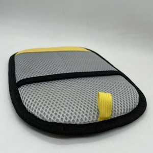 Gants anti-statiques pour animaux de compagnie, gris, en polyester, pour grands chiens, outil de toilettage, version à rayures jaunes - Product Image 3