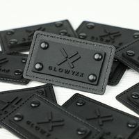 Étiquettes en cuir PU combinées avec des patchs 3D personnalisés en silicone pour vêtements, sacs et chaussures
