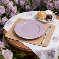 Assiette de présentation classique de luxe en plastique violet de 13 pouces avec motif végétal pour la décoration d'événements de mariage en gros