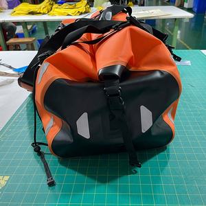 Precio de fábrica Bolsa de lona impermeable de moda para hombres Colores personalizados disponibles en tamaños grandes 60L <span class=keywords><strong>70L</strong></span> 80L 90L Cierre de cremallera - Product Image 4