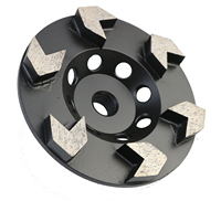 Disque diamanté en forme de flèche JDK de 4,5 pouces pour le décapage de revêtements, le béton, la maçonnerie, la peinture, l'époxy, la colle et le mastic