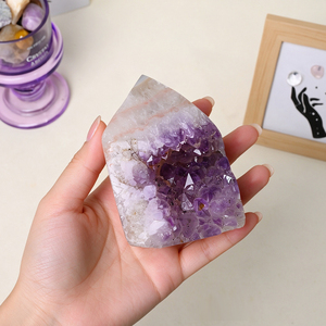 หินคริสตัลแท่งอะมีทิสต์ดิบจากอุรุกวัยสำหรับตกแต่งบ้าน ขายส่ง - Product Image 5