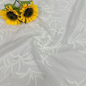 Tessuto in Chiffon Leggero con Ricamo Floreale Vintage, Elegante Tulle Texturizzato per Abiti da Sposa e da Sera - Product Image 5