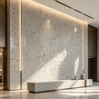 Travertin gris clair poli à copeaux mélangés, découpe sur mesure, pour fond de hall commercial moderne, entrepôt gris, centre de données