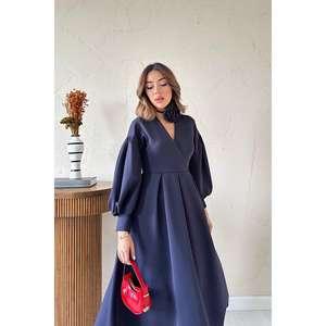 Robe de plongée bleu marine avec détail rose, vente en gros pour tenue professionnelle - Product Image 3