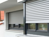 Volets roulants électriques motorisés en aluminium TOMA pour la protection contre les ouragans