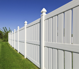 Panneaux de <span class=keywords><strong>clôture</strong></span> semi-privés en vinyle pour extérieur 6'x8' en gros, poteaux, piquets, capuchons, matériau de construction de jardin à faible entretien - Product Image 1