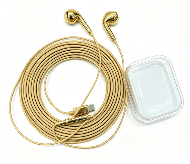 Factory Customized Gold Wired Earphones with Bright and Fashionable Electroplating Sliver and Gold Wire Sports Earphones