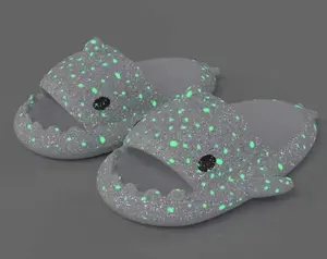 Logotipo personalizado Luminous Shark Slide Sandalias Zapatillas Baño Suave EVA Inicio Zapatillas al aire libre
