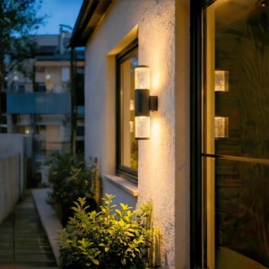 Lampada da Parete LED per Esterni 12W SMD, Impermeabile IP54, Luce Bianca Calda 3000K, in Alluminio Pressofuso per Giardino e Patio - Product Image 3
