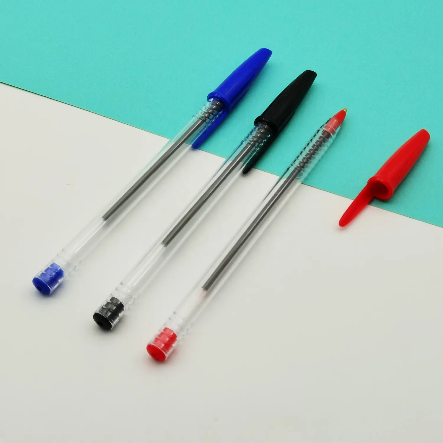 Stylo à bille personnalisé par le fabricant en gros stylo à bille d'affaires bleu rouge encre noire stylo de bureau pour étudiant