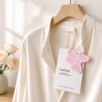 Étiquettes suspendues en carton personnalisées en forme de nœud rose avec code-barres pour chaussettes, chaussures, vêtements et étiquettes de vêtements – Vente en gros