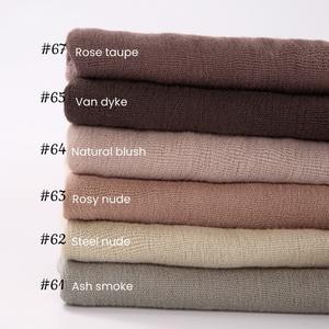 Zifeng OEM moda 100% rayón Color sólido doblado fino arruga fina transpirable suave bufanda pañuelo chal - Product Image 1