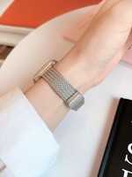 Montre connectée de luxe respirante en acier inoxydable magnétique de 49 mm avec écouteur pour IWatch SE 10 Ultra, modèle pour femmes