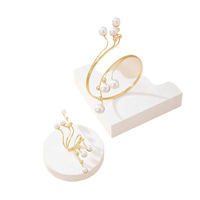 Bijoux pour femmes, design unique, ensemble de bracelets en perles géométriques, design de niche, bague en métal, accessoires de luxe légers.