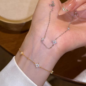 Pulsera de Plata de Ley 925 con Trébol de Cuatro Hojas y Circonita Cúbica para Mujer - Joyería de la Suerte para Bodas - Product Image 2