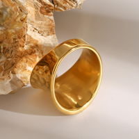 18K Vergoldeter Edelstahlring mit Übertriebenem Konkavem Design und Breitem Profil